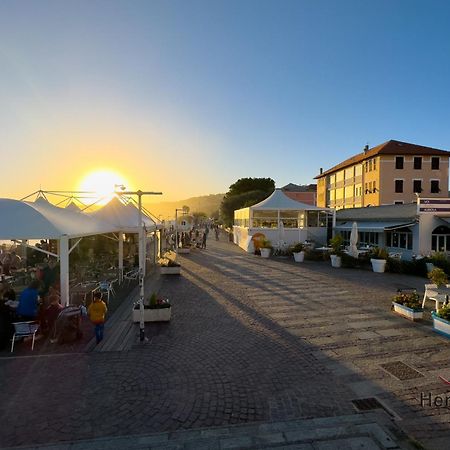 Appartamento Penthouse Panoramic View - Sea 3Min - Ac - Wifi Albisola Superiore Esterno foto